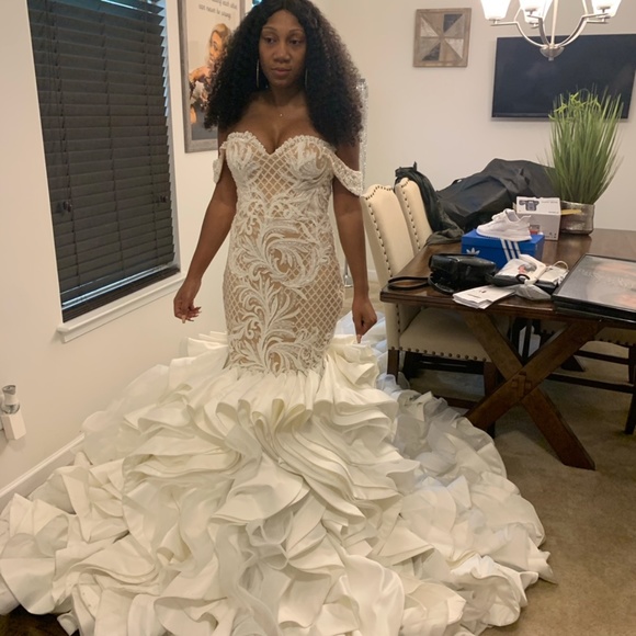 Dream wedding dress! - Picture 3 of 4